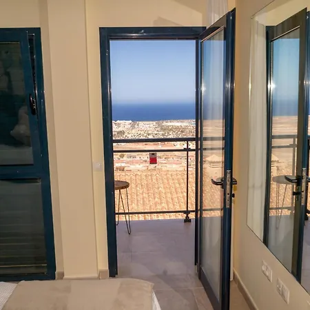 Lucky Thirteen - With Ocean View Apartmán